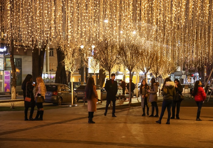 Новогодние корпоративы в Алматы: куда идет отдыхать большая работающая молодежь города