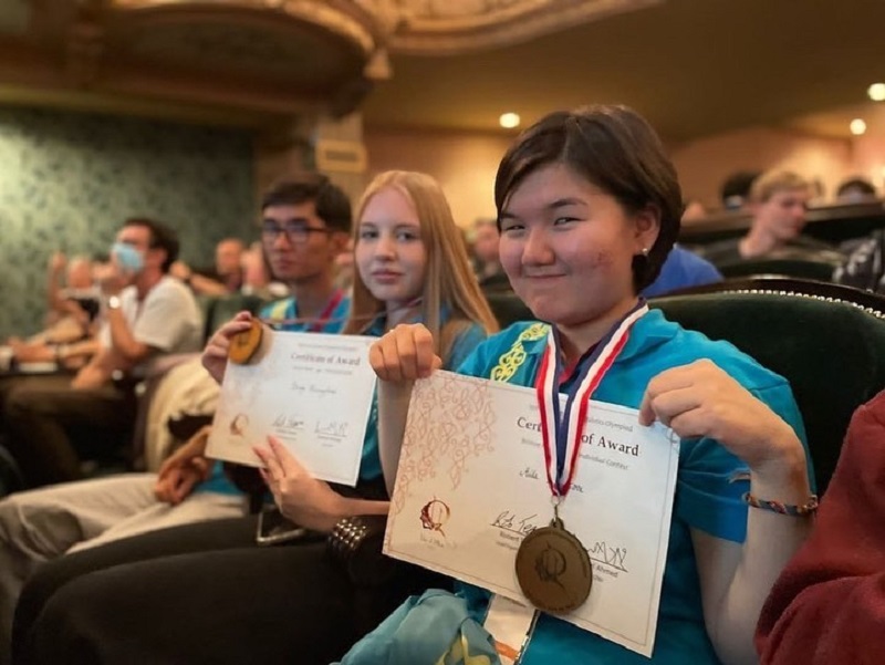 Историческое достижение: выпускница НИШ Аида Давлетова вошла в задачную комиссию Международной олимпиады по лингвистике