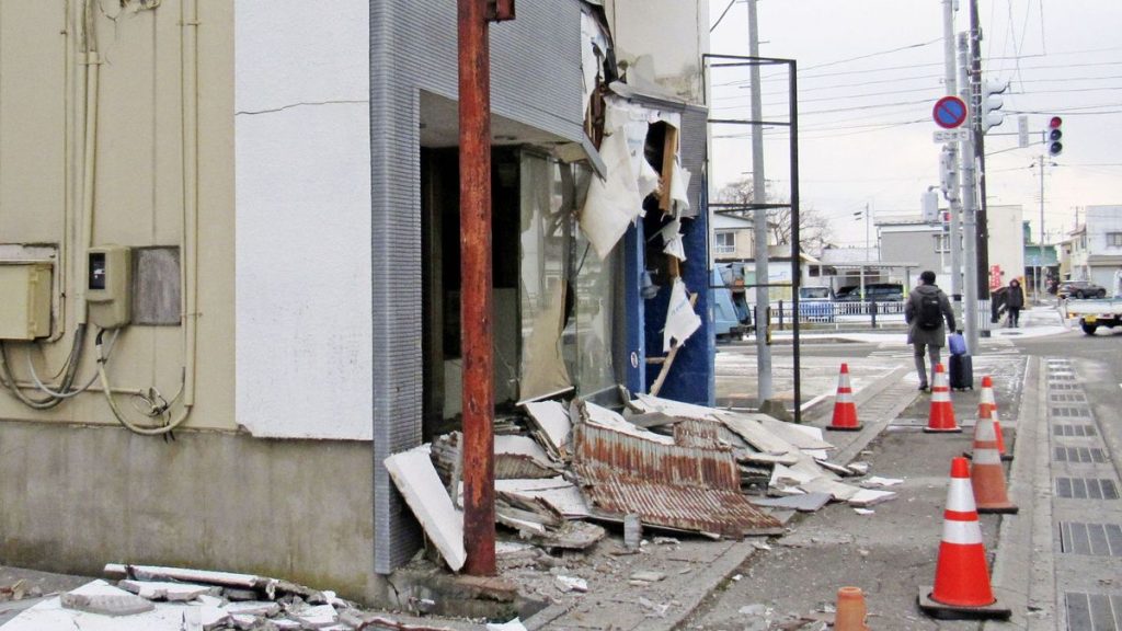 Мощное землетрясение в Японии: Магнитуда 7,6, объявлена угроза цунами