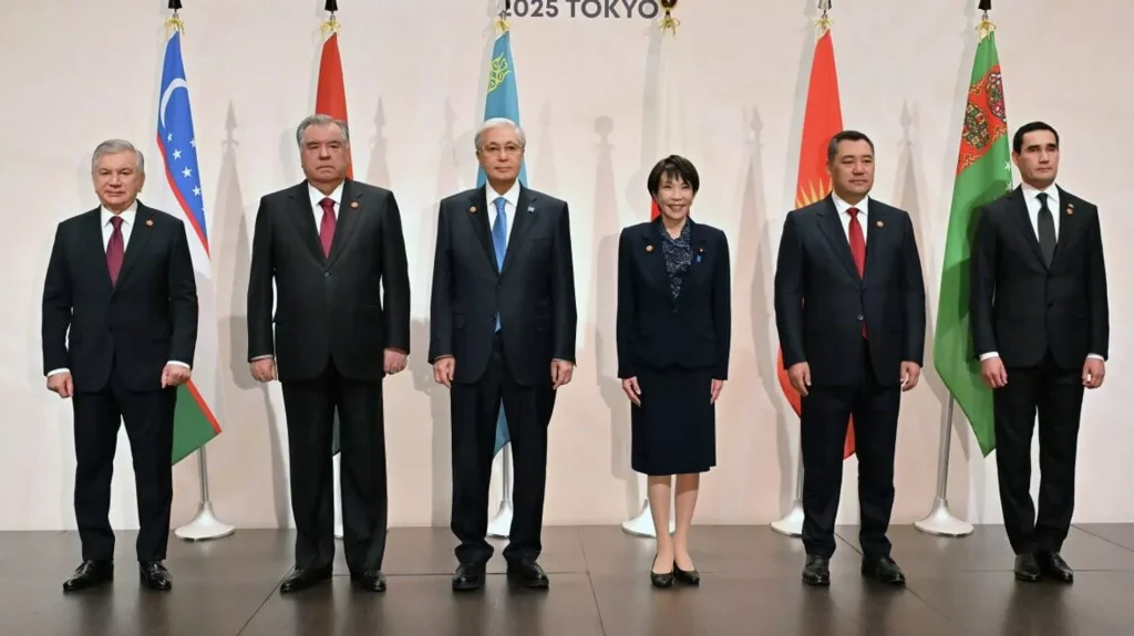 Совместное фото лидеров государств перед саммитом "Центральная Азия – Япония"© Photo : Акорда