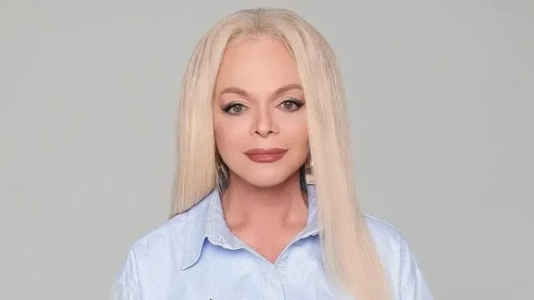 Лариса Долина