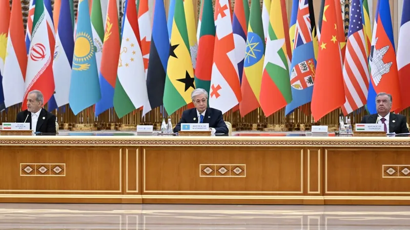 Президент Казахстана предлагает спасать Аральское и Каспийское моря совместно Саммт в Ашхабаде