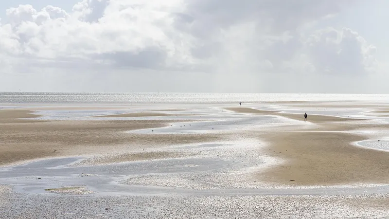 В Турции море неожиданно отступило от берега Мраморное море