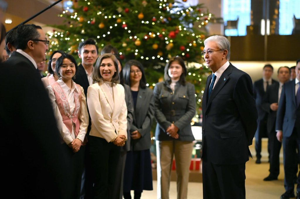 Касым-Жомарт Токаев обсудил будущее цифрового Казахстана с соотечественниками в Японии