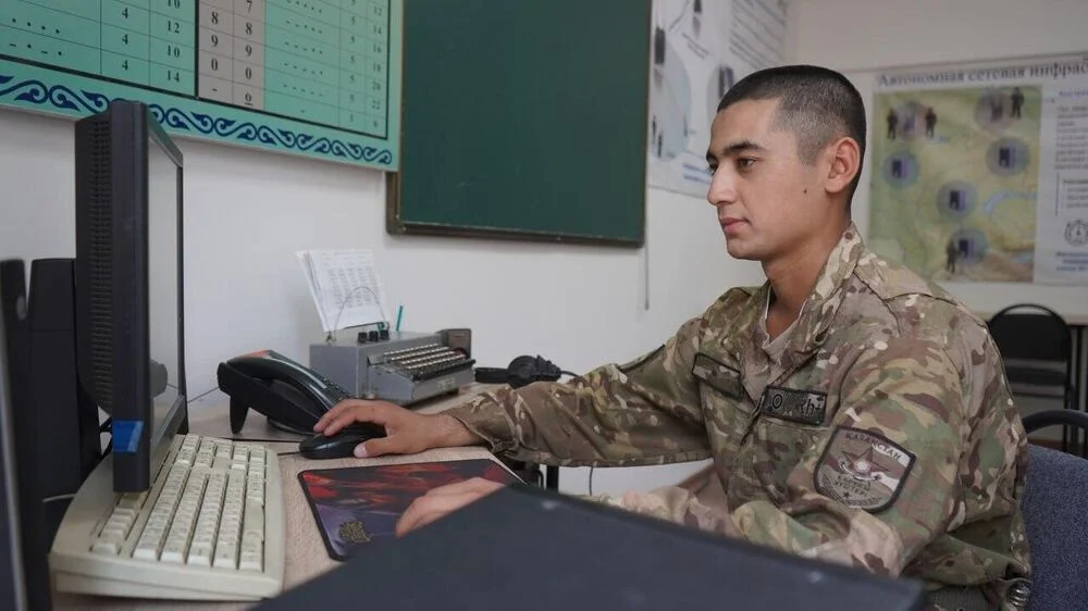 В Казахстане запущен пилотный проект Sarbaz+: призывники смогут получить гражданские профессии в армии