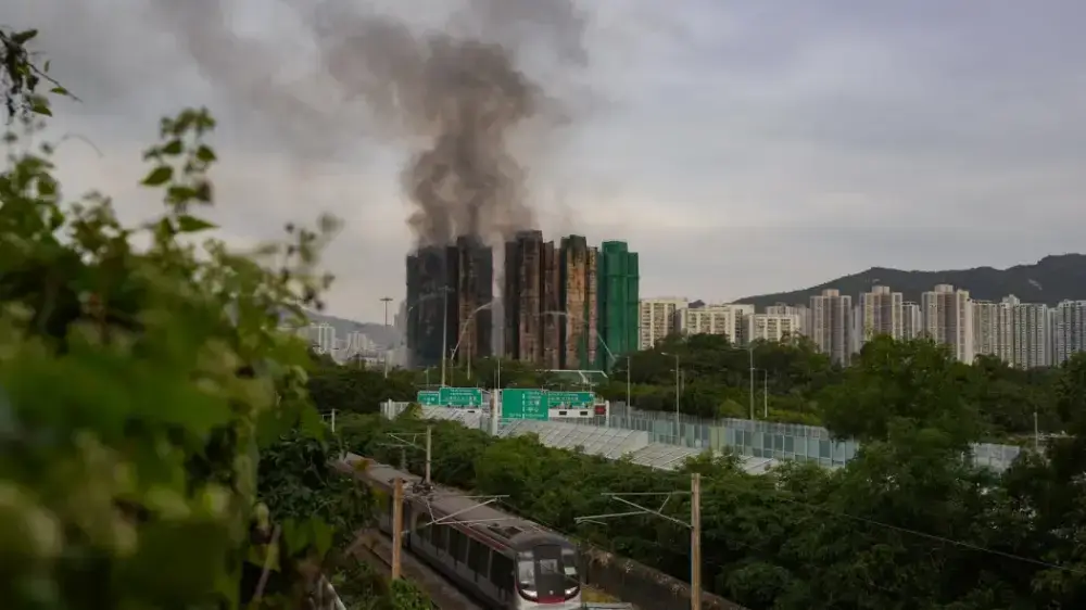 В Китае недовольны тем, как иностранные СМИ освещали крупнейший за 80 лет пожар в Гонконге Пожар в Гонконге