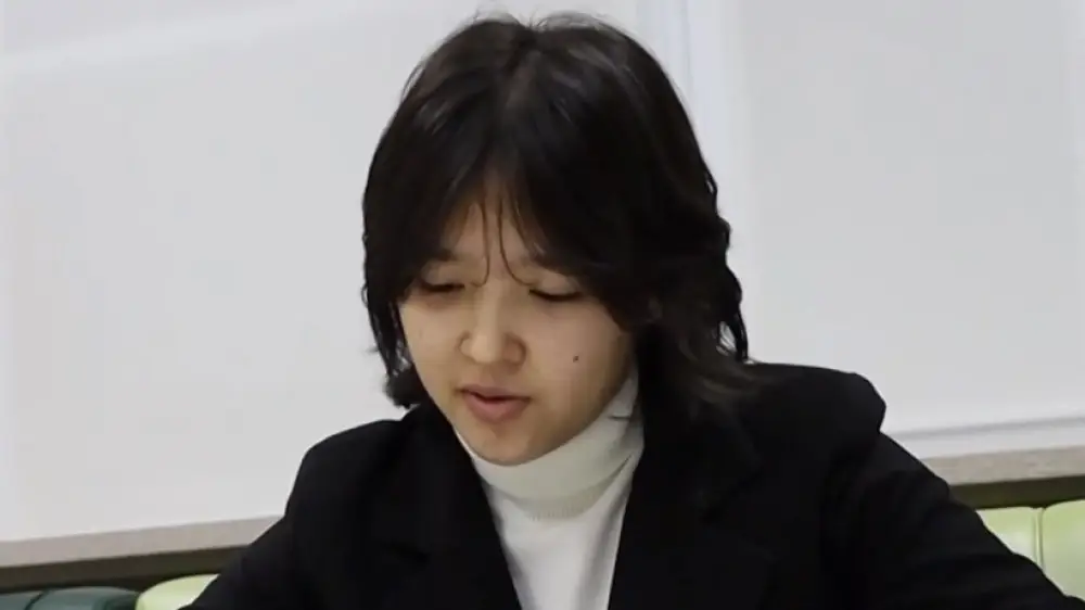 Школьница из Павлодара свободно говорит на 10 языках мира Асель Абдурахимова