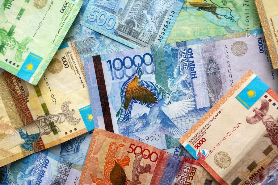 Какими будут МРП, минимальная зарплата и пенсия в Казахстане в 2026 году тенге