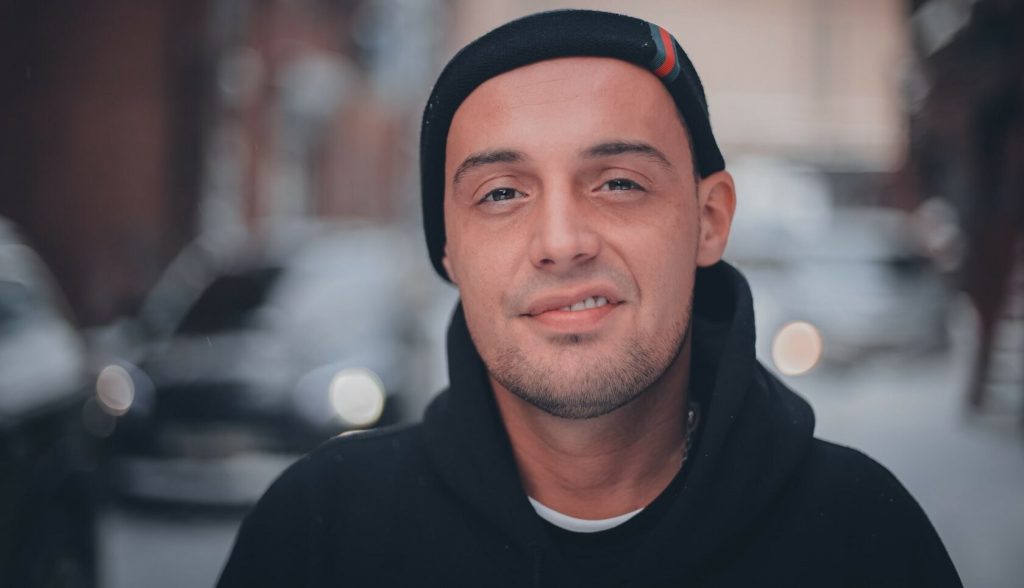 GUF исполнил трек на китайском в шоу «CULT» — видео собрало 6 млн просмотров ГУф