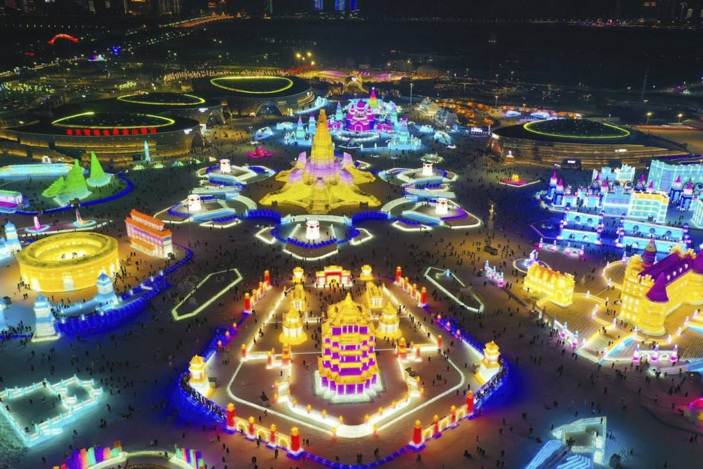 В Харбине открылся крупнейший за всю историю зимний фестиваль Ice and Snow World