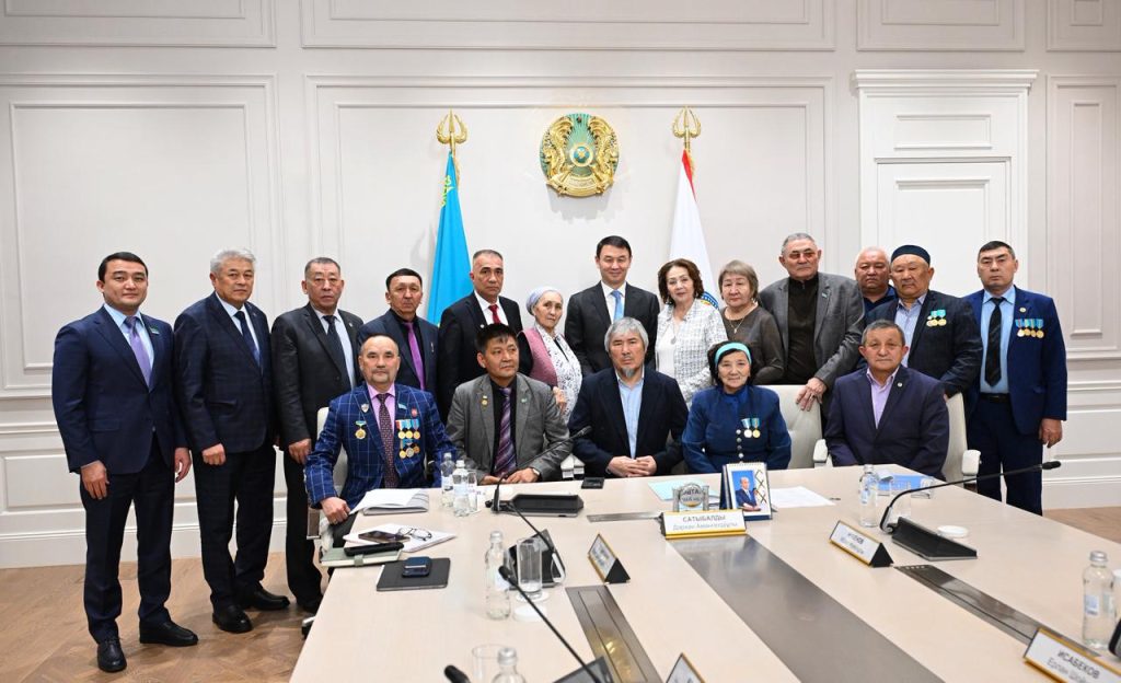 Аким Алматы встретился с участниками декабрьских событий 1986 года и обсудил меры поддержки