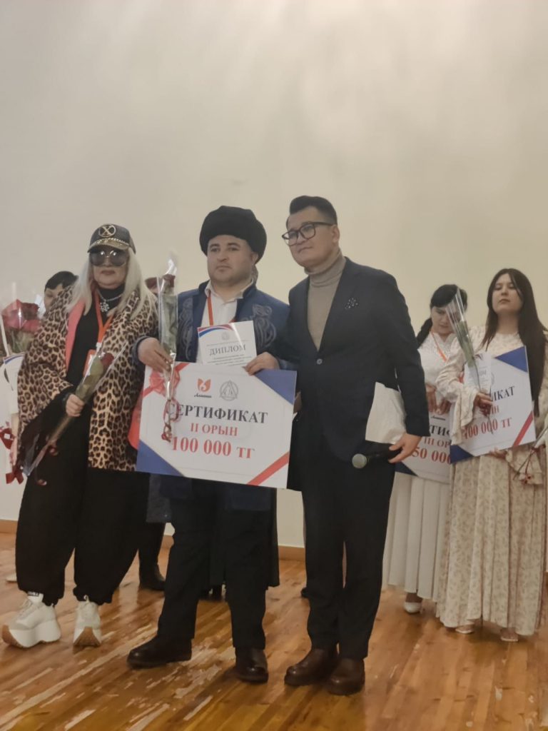 В Алматы прошёл вокальный конкурс для людей с нарушением зрения