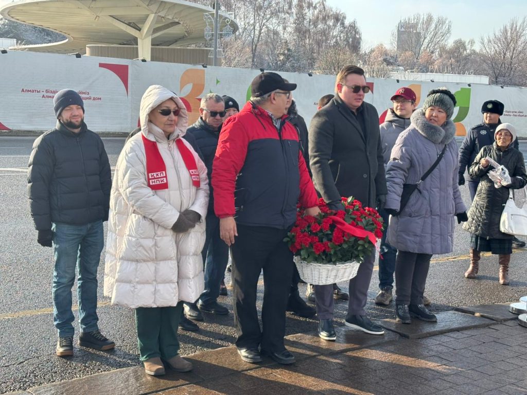 Цветы на Площади в Алматы