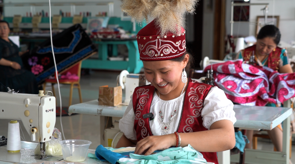 Казашка в китайском Алтай