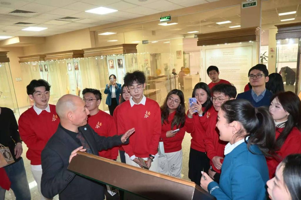 Студенты из Китая