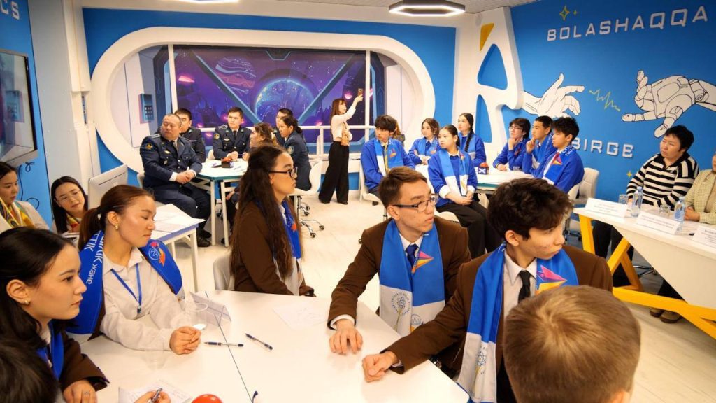 Школьники Астаны обсудили вопросы правопорядка в формате интеллектуальной игры