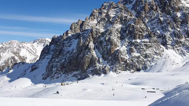 В горах Алматы выставили блокпосты Горы