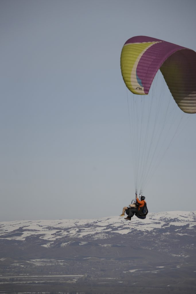 Тау мен параплан: Жетісудың жаңа бағыты параплан