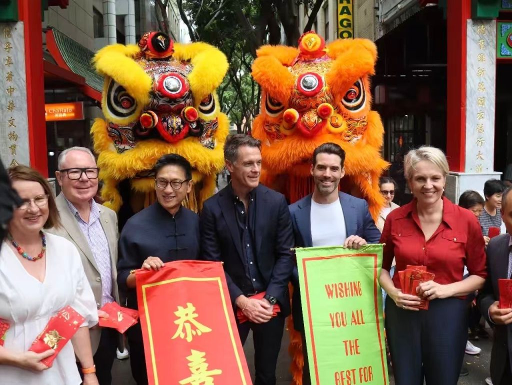 Шетелдіктер мен қытайлықтар «Жаңа жылды керісінше қарсы алып жатыр» – бұл шын мәнінде «екі тараптың бір-біріне ұмтылысы»!