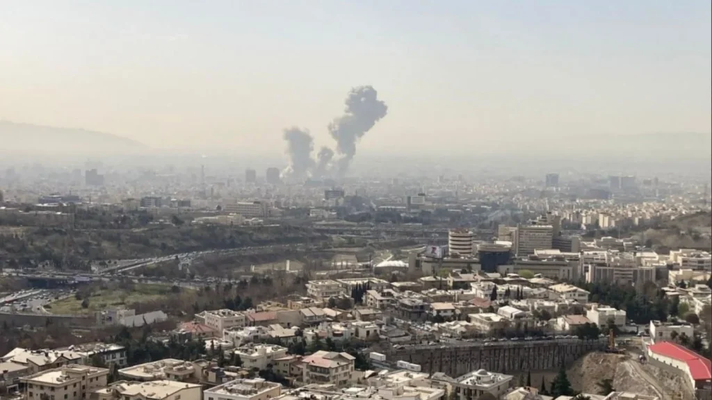 Израильдің соққысынан Тегеранда жарылыс болды