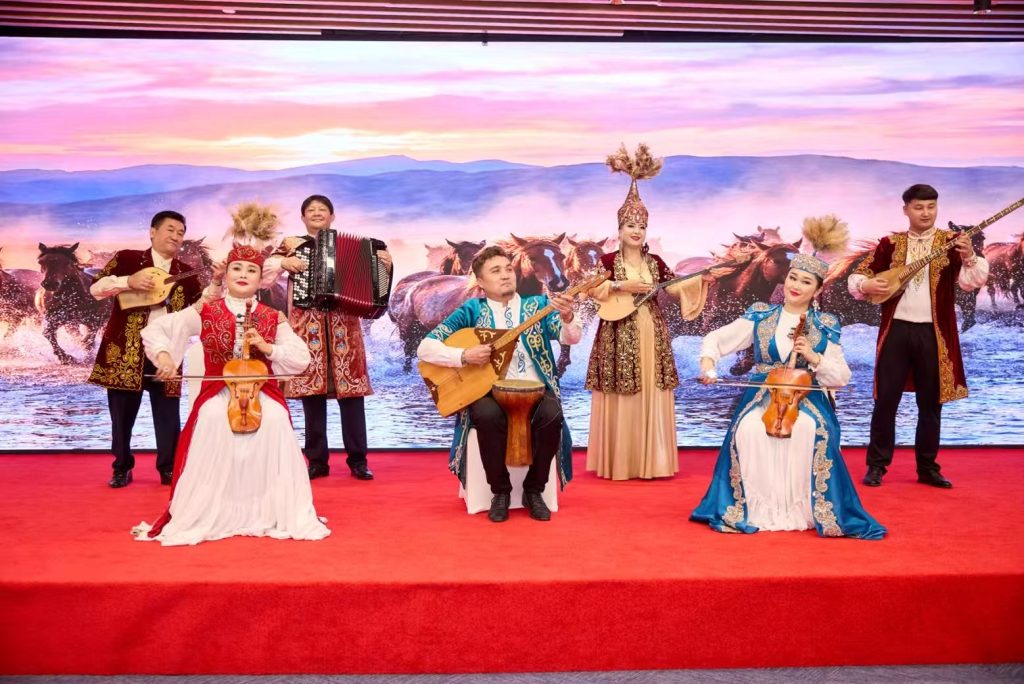 В Дубае прошёл «День Синьцзяна»: более 150 компаний обсудили сотрудничество Китая и ОАЭ