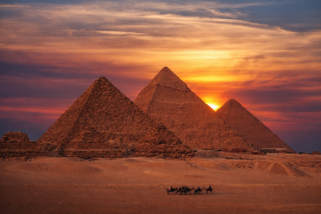 Казахстан исключил Египет из списка нежелательных для посещения стран пирамиды Гизы, Египет