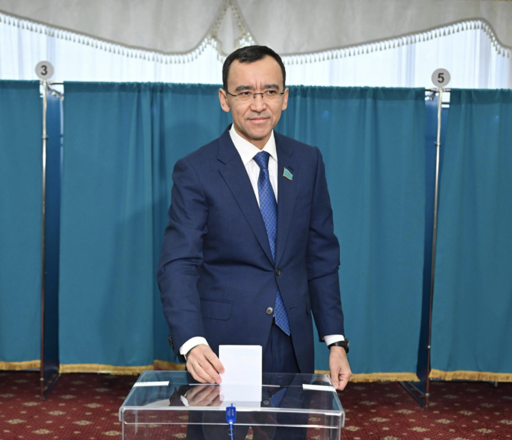 Маулен Ашимбаев