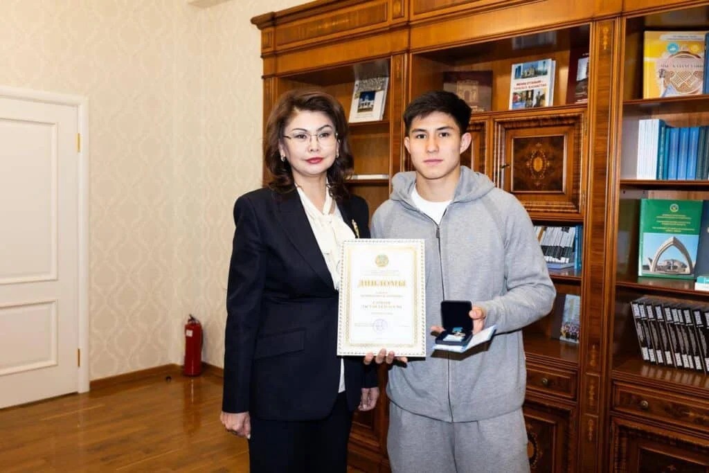 Футболист «Кайрата» Дастан Сатпаев получил госпремию «Дарын»