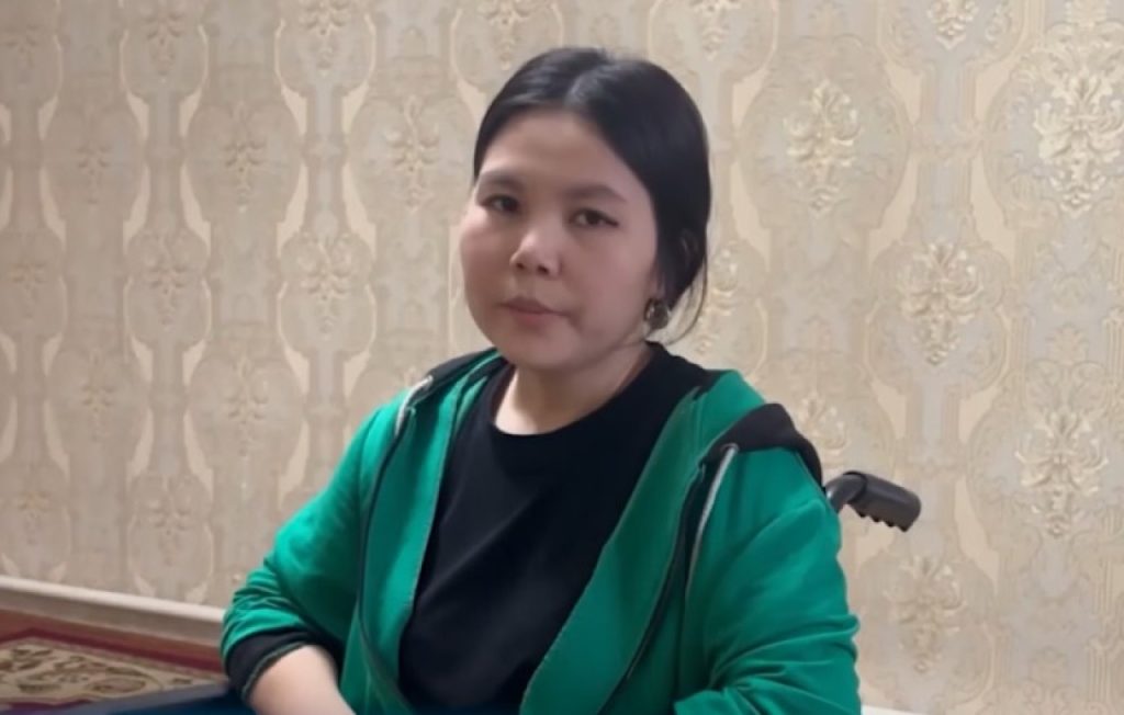 Женщина с ребенком выпала из автобуса в Туркестане