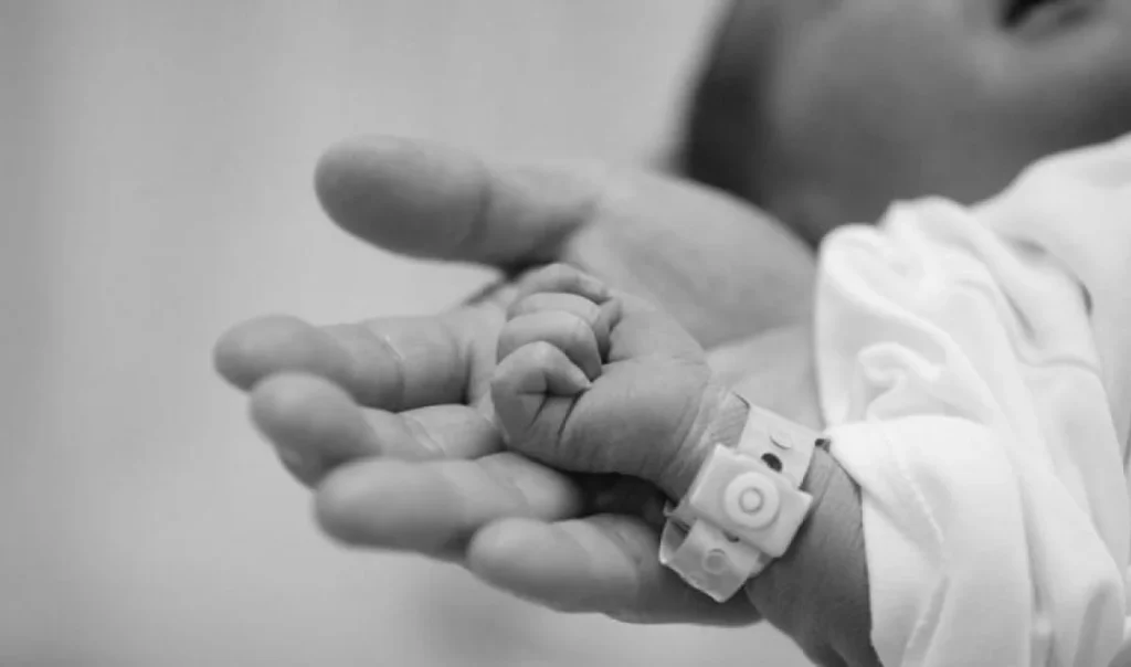 Ақтауда сәби шетінеп кетті