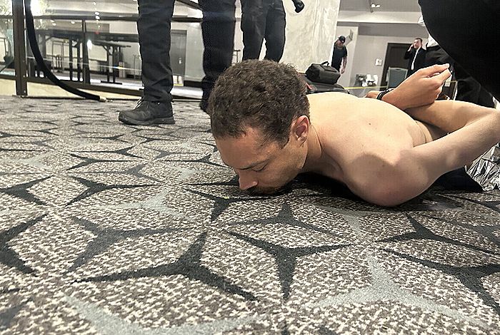 Подозреваемый в стрельбе в Вашингтоне в момент задержанияФото: US President Trump via Truth Social/Anadolu via Getty Images