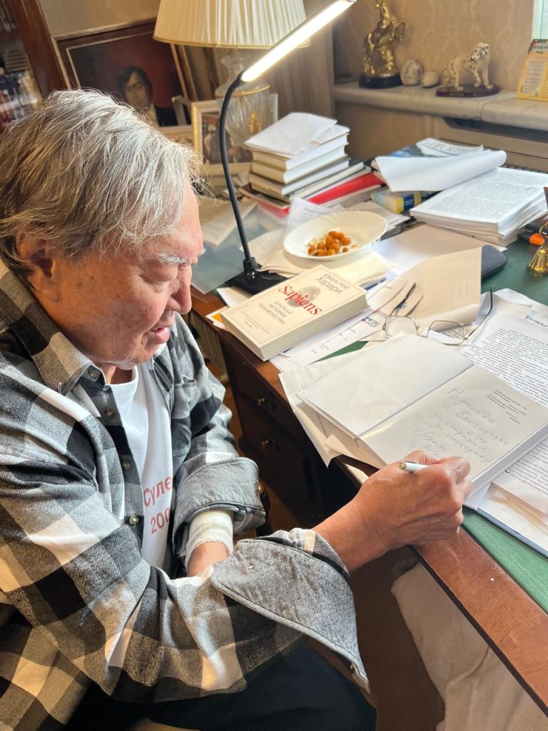 Олжас Сүлейменов