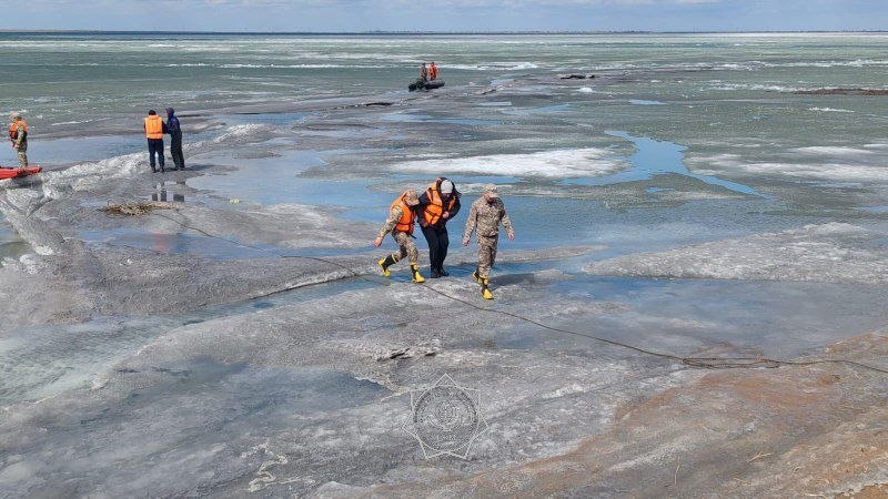 В Павлодарской области спасатели вытащили рыбаков