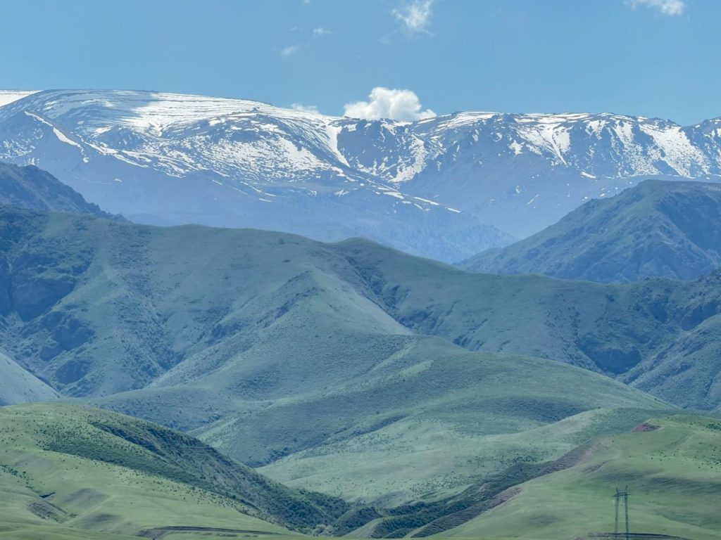 Горы в Мерке / фото Мадины Ашиловой