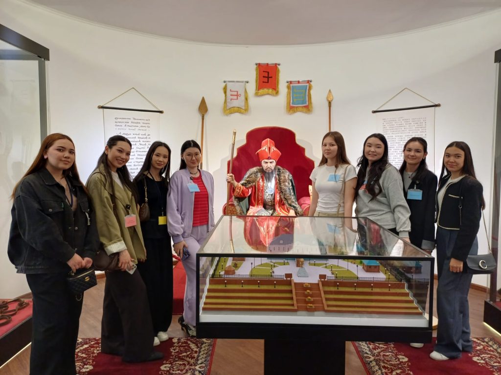 В музее КазУМОиМЯ имени Абылай хана