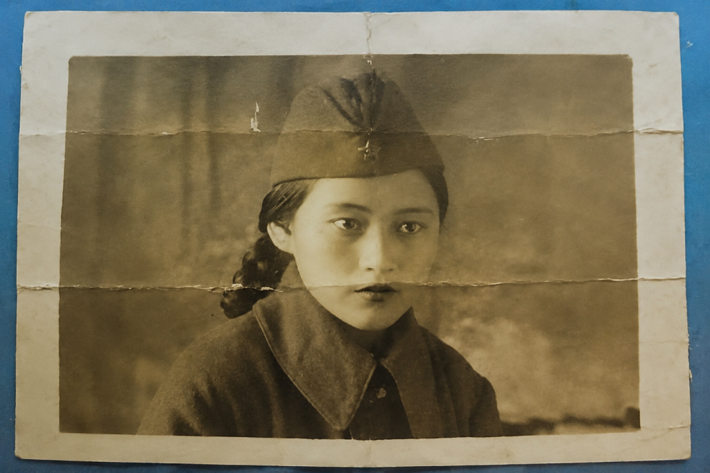 «Братья-солдаты, за мной!»: История Алии Молдагуловой, ставшей легендой в 18 лет