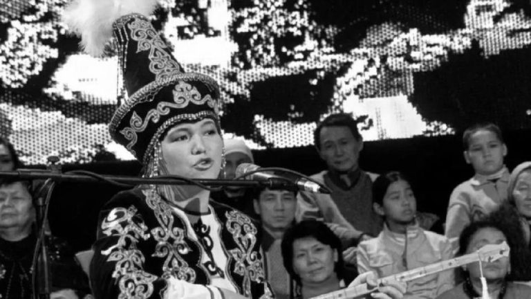 Салтанат Өтелбаева, қаралы хабар, айтыс, айтыс өнері