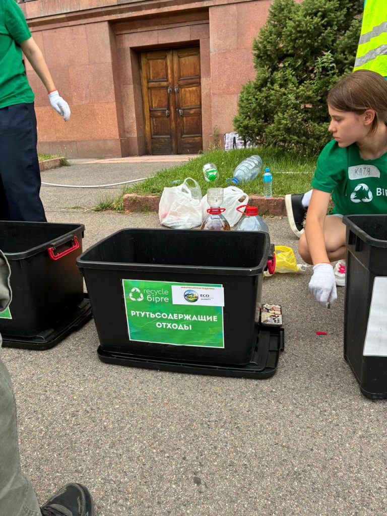 Жители Алматы сдали на утилизацию более 600 ртутьсодержащих ламп
