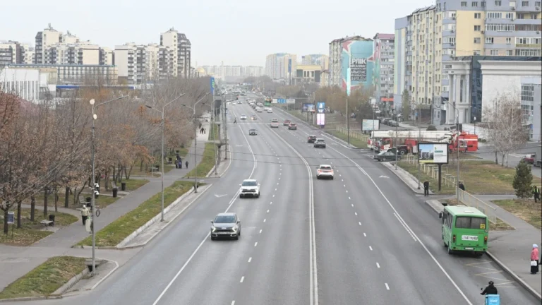 Алматы, Момышұлы, LRT