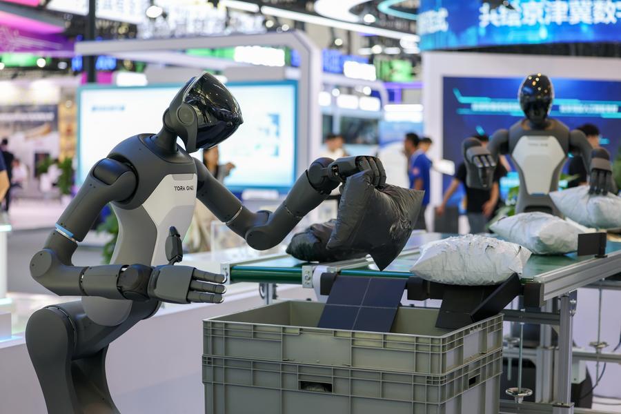 Китай в 2026 году произведет более 100 тысяч человекоподобных роботов