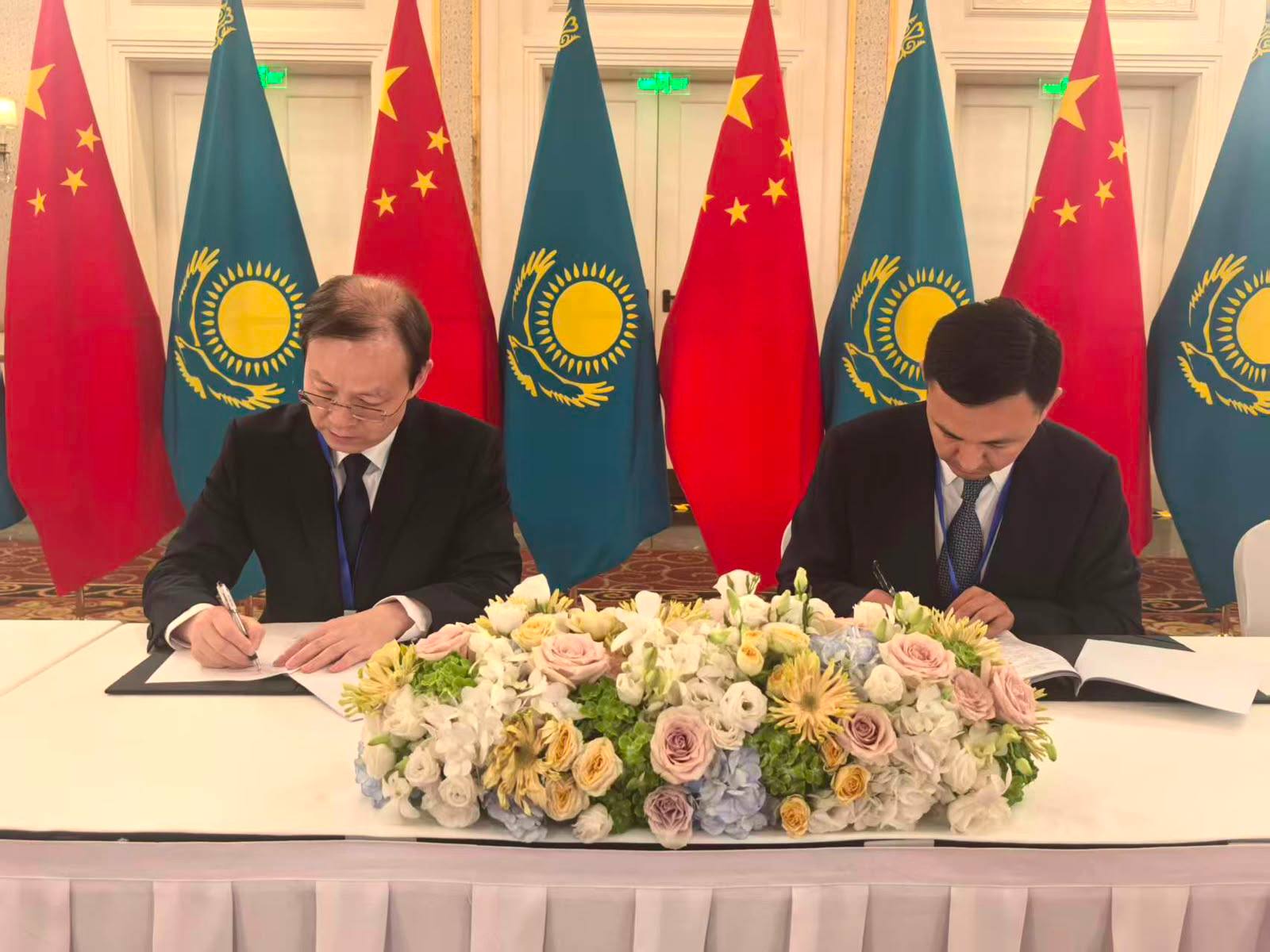 Kazakh Tourism подписал в Шанхае стратегические соглашения с China Tourism Group и Trip.com Group