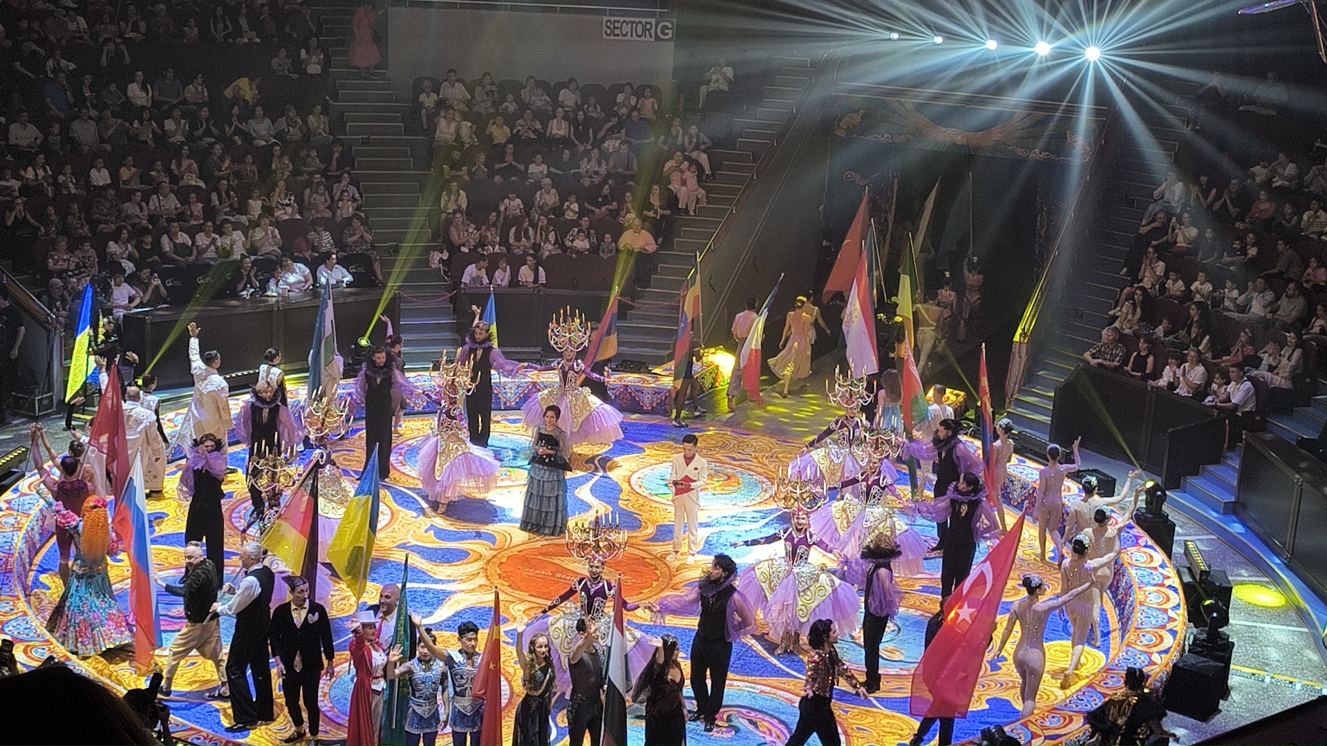 20 стран участников 