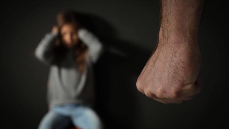 Балаларға күш көрсету