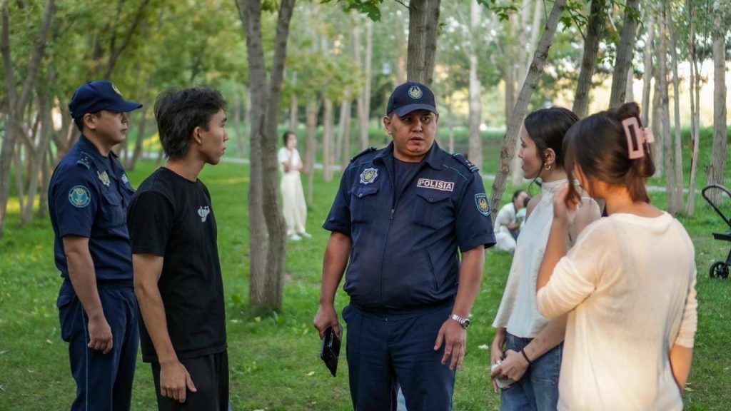 В Триатлон парке Астаны прошёл рейд против мусора и нарушений порядка