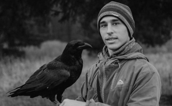 Умер блогер Александр Чугайнов — хозяин известного ворона Гоши