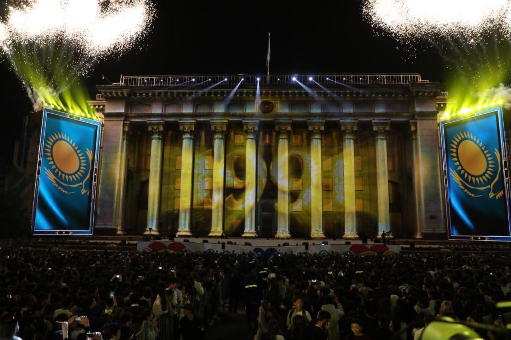 «Астана» алаңында Almaty Vibes фестивалі мен 3D Mapping Show өтті