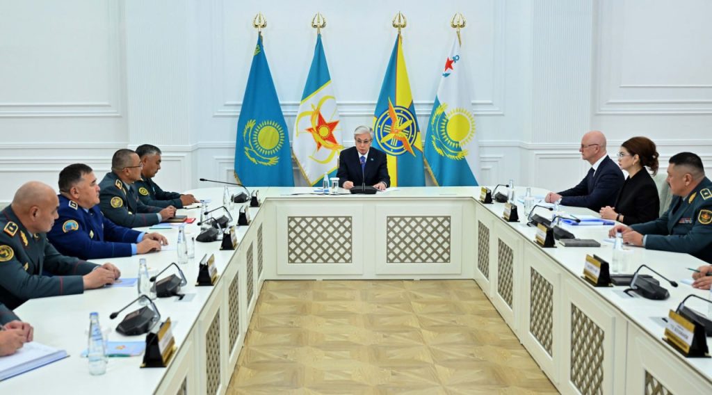 «Әскеріміз өткен ғасырда қалып қойған»: Тоқаев әскери реформа жоспарын әзірлеуді тапсырды «Әскеріміз өткен ғасырда қалып қойған»: Тоқаев әскери реформа жоспарын әзірлеуді тапсырды