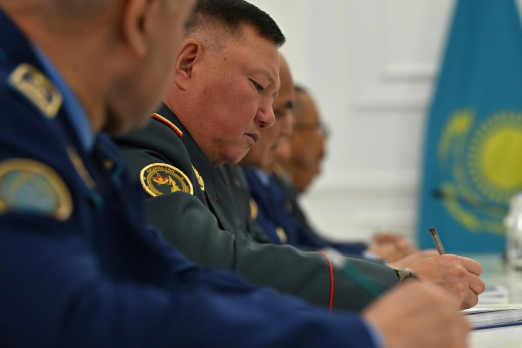 «Әскеріміз өткен ғасырда қалып қойған»: Тоқаев әскери реформа жоспарын әзірлеуді тапсырды
