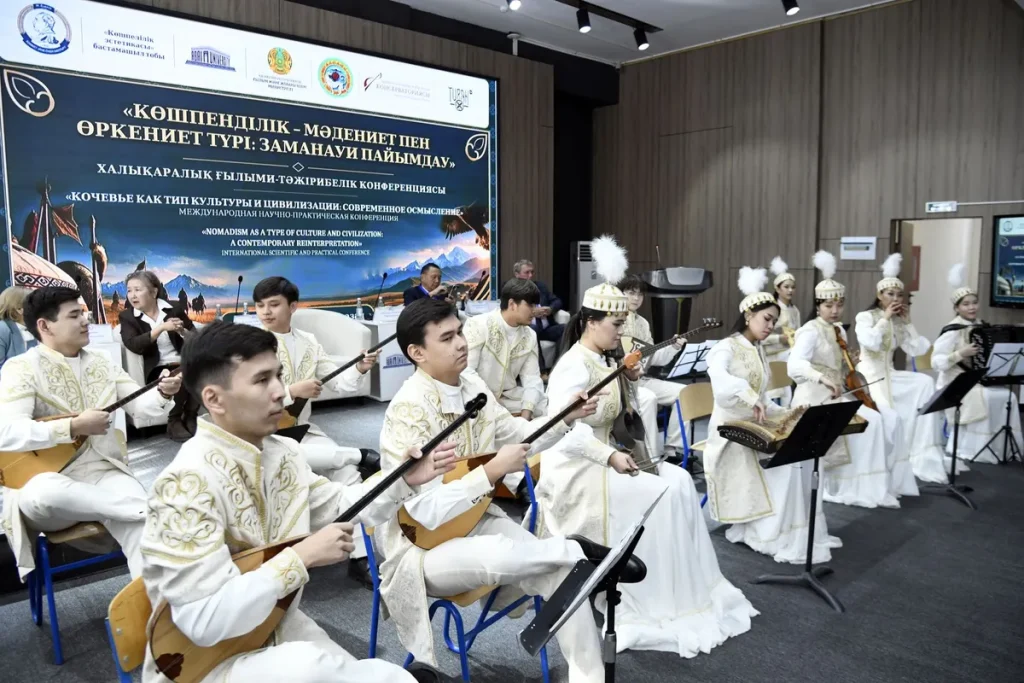 Абай университеті Мұрат Әуезов атындағы мәжіліс залы