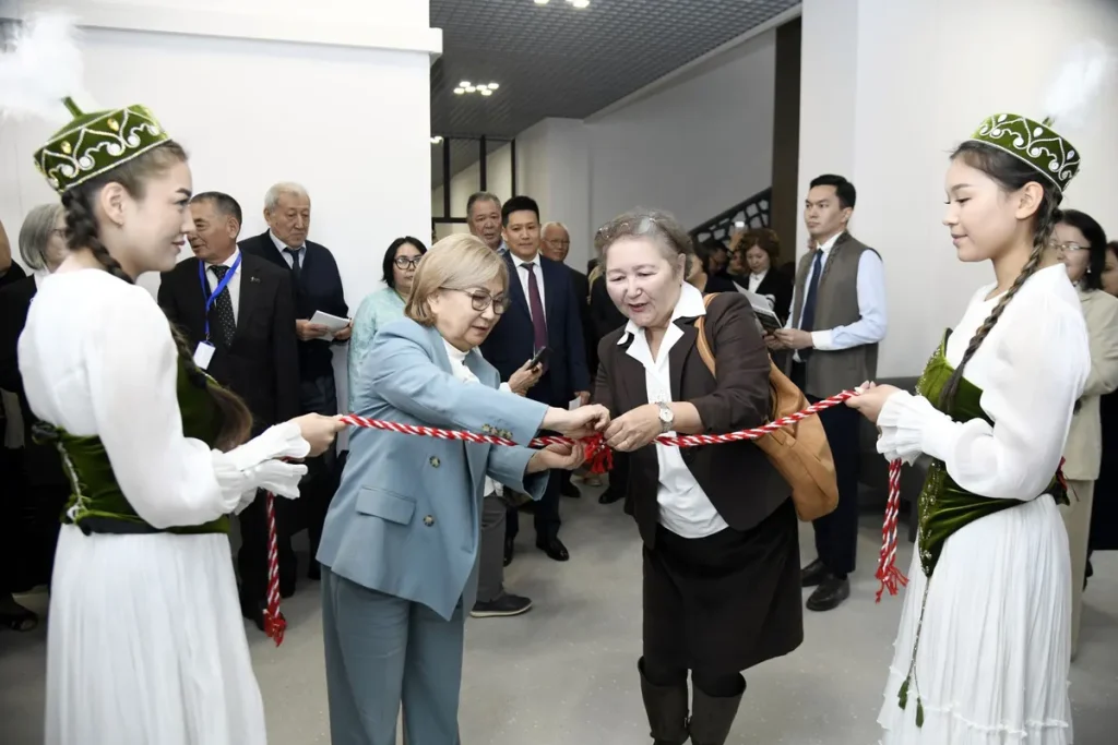 і Мұрат Әуезов атындағы мәжіліс залының ашылуы
